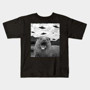 UFo Otter Reverie, Trendsetting Tee for River Romantics Kids T-Shirt